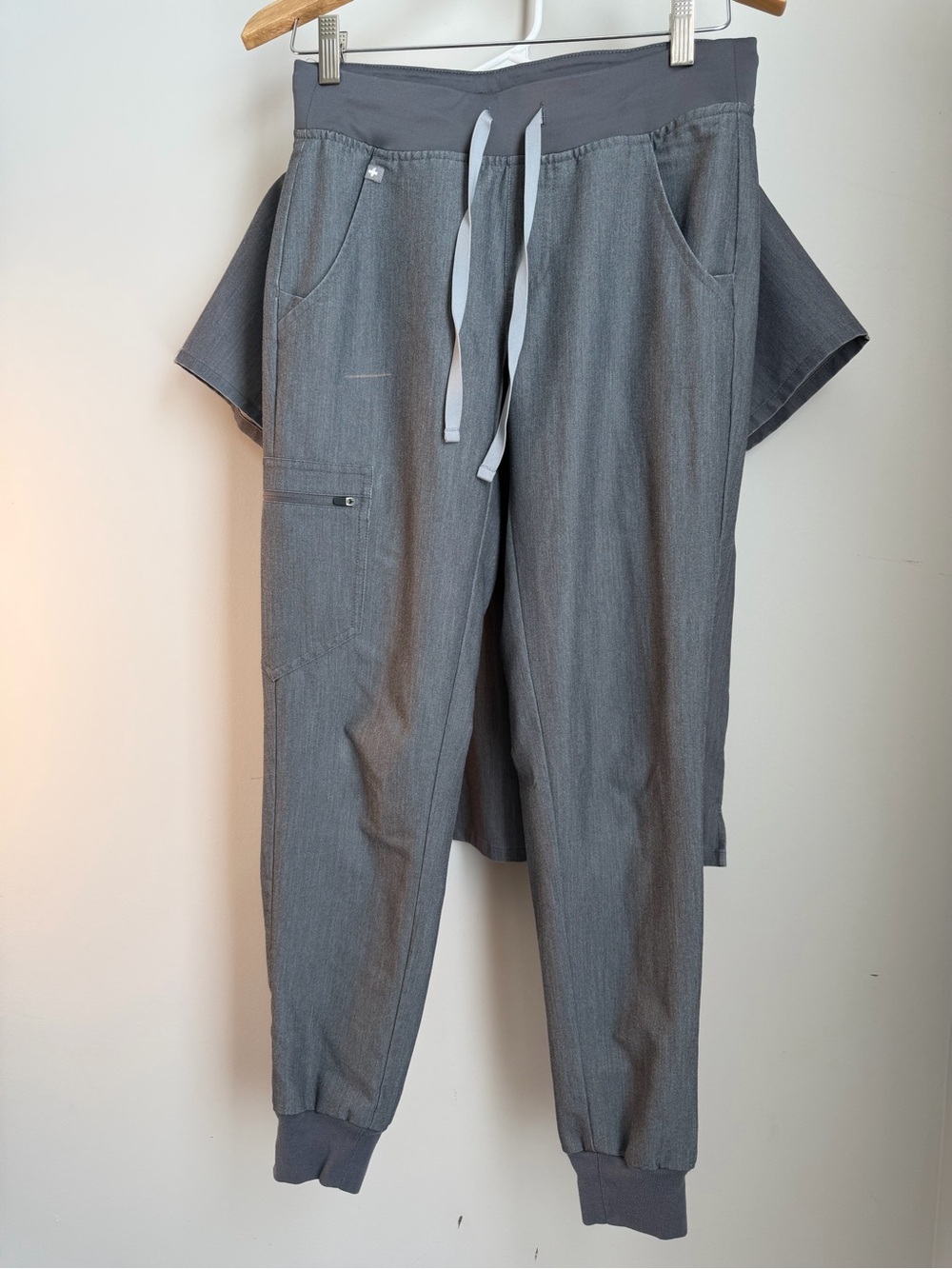 FIGS Technical Collection Scrub Set Gray Heather Women’s Top S Pants XS Jogger - Picture 7 of 13